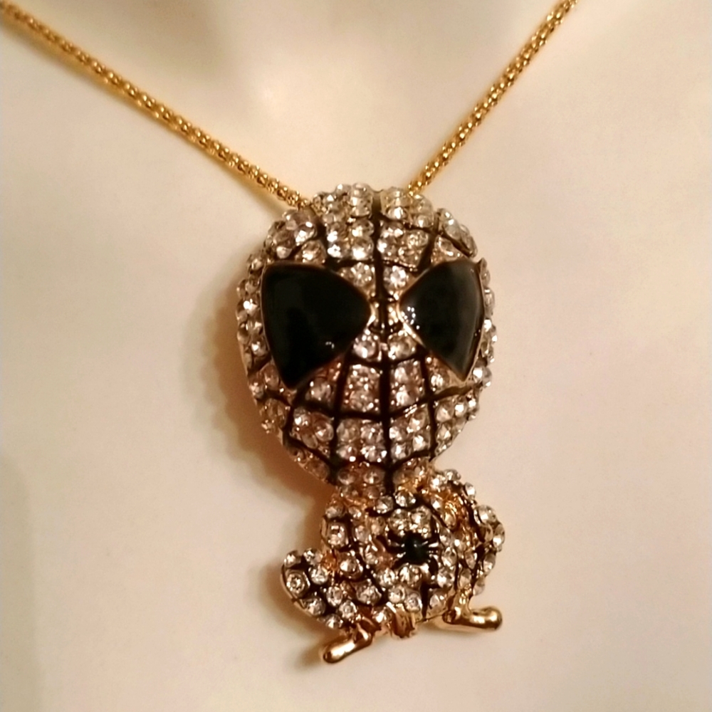 🕷️  Fun Betsey Johnson crystal Baby Spiderman brooch with chain!!